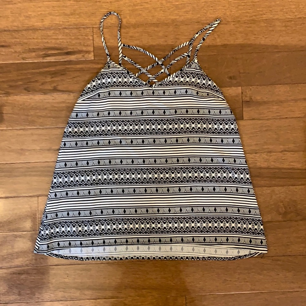 Black & white geometric tank